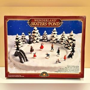 Vintage Mr Christmas Wonderland Skaters Pond Animated Musical 8 songs 1996 Works